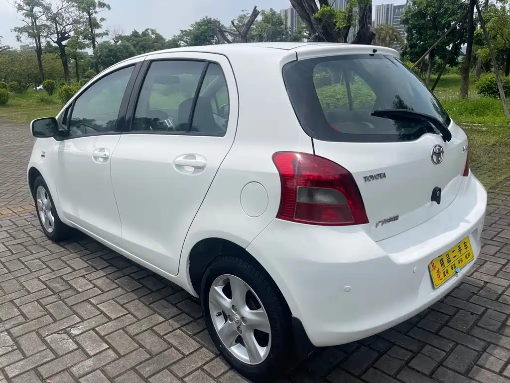 Toyota Yaris — миниатюра 7