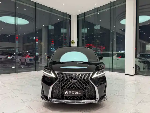 Lexus LM