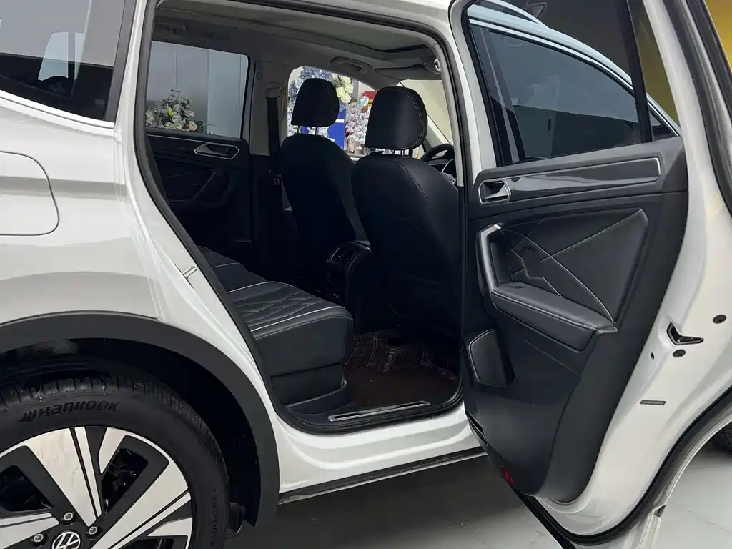 Volkswagen Tiguan L L 2023 330TSI AT R-Line