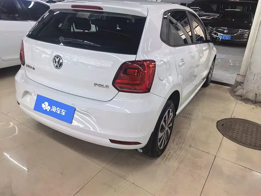VOLKSWAGEN POLO