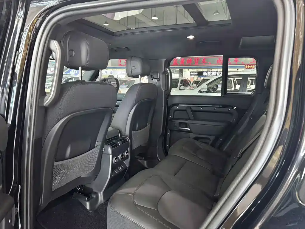 Land Rover Defender — миниатюра 4