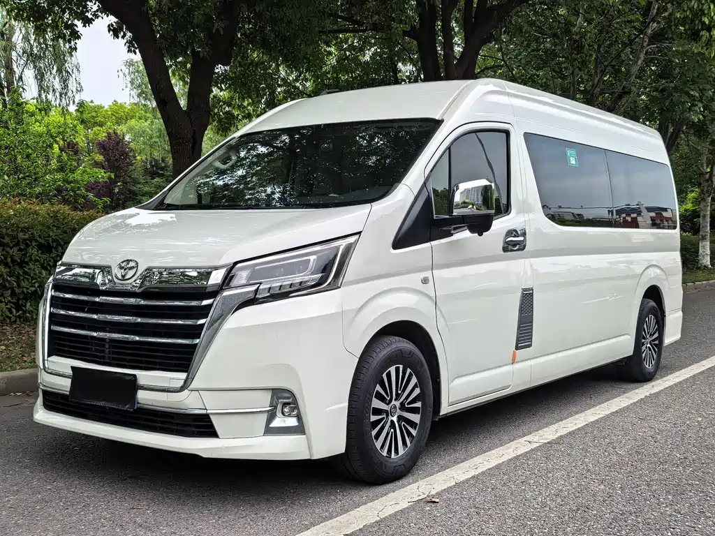 Toyota Hiace 2022