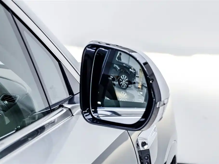 AITO ASK THE WORLD M9