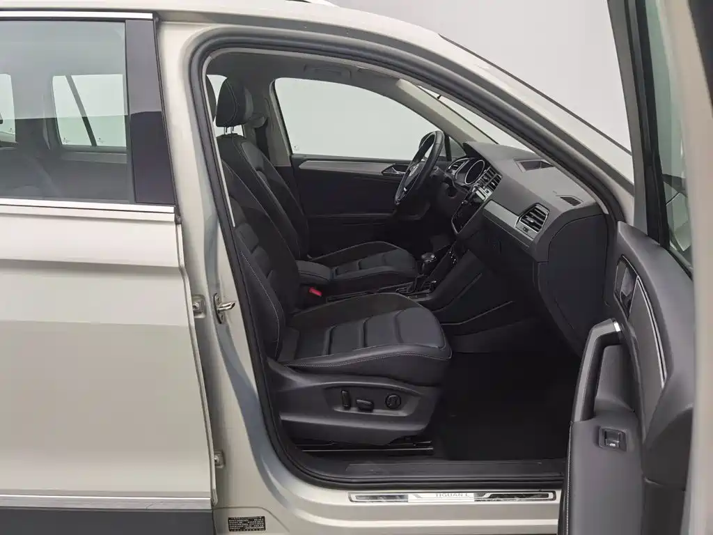 Volkswagen Tiguan L — миниатюра 23