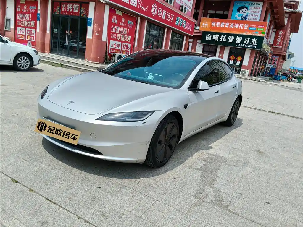 Tesla Model 3 2024