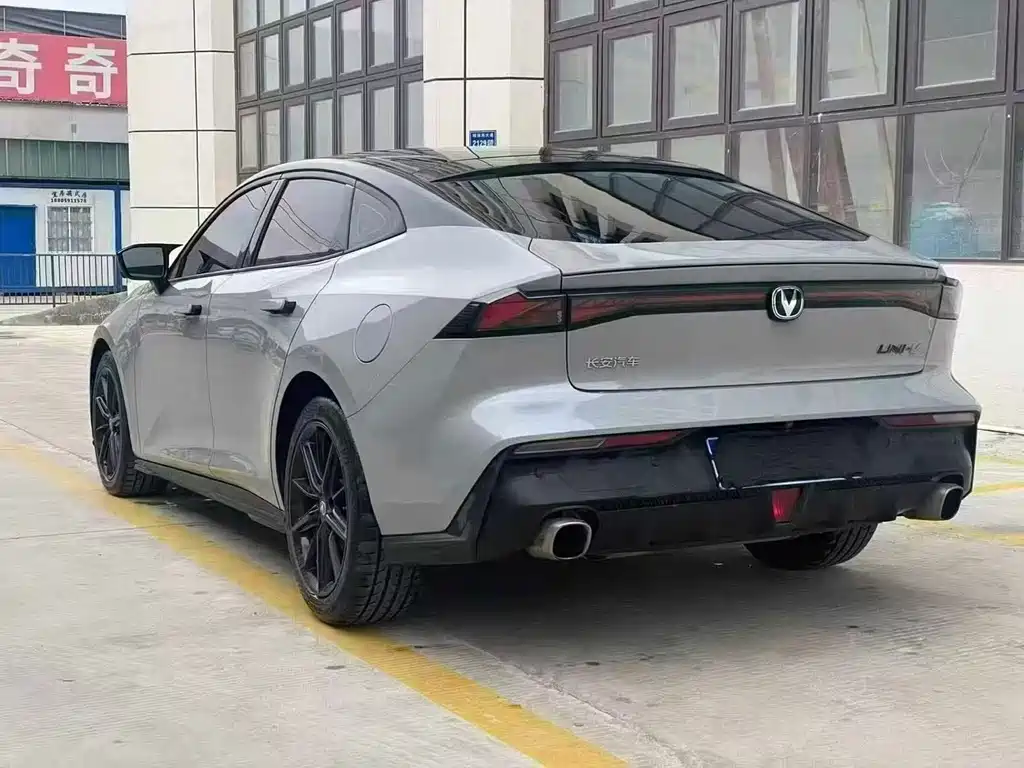 Changan UNI-V 2022 1.5T Luxury