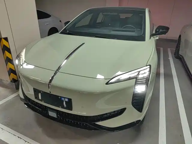 2026 Hongqi EH7