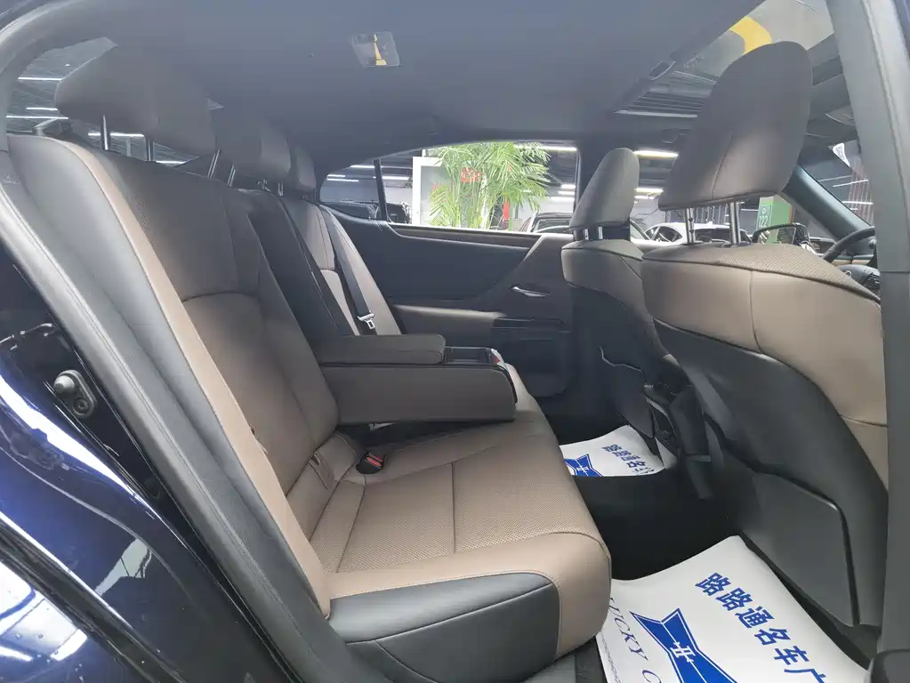 Lexus ES 2024 200 Premium