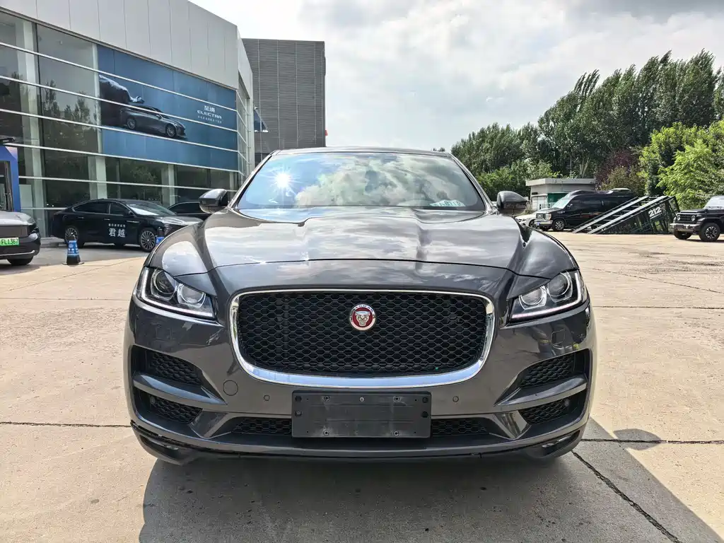 Jaguar F-PACE 2.0T 2WD Urban Premium Edition, фото 2
