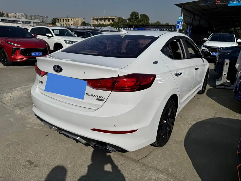 Hyundai Elantra — миниатюра 16