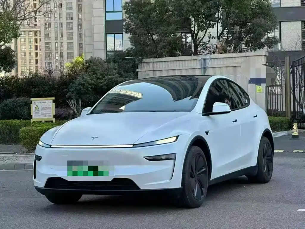 Tesla Model Y 2025