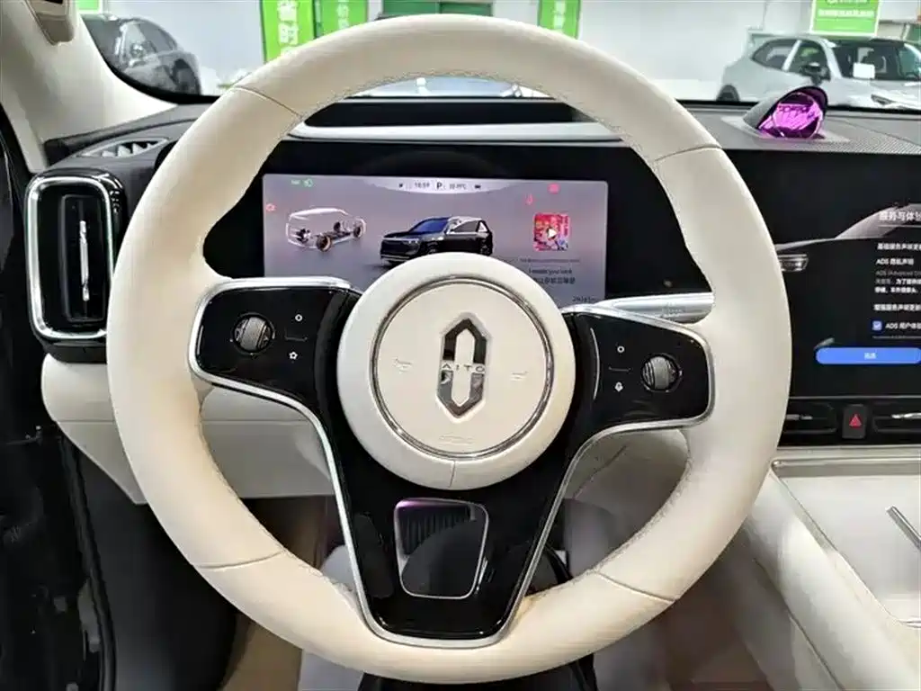 Aito M8 2025 Max+ 53.4kWh 5 мест (192 ）