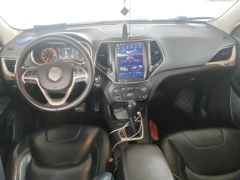 Jeep Cherokee — миниатюра 10