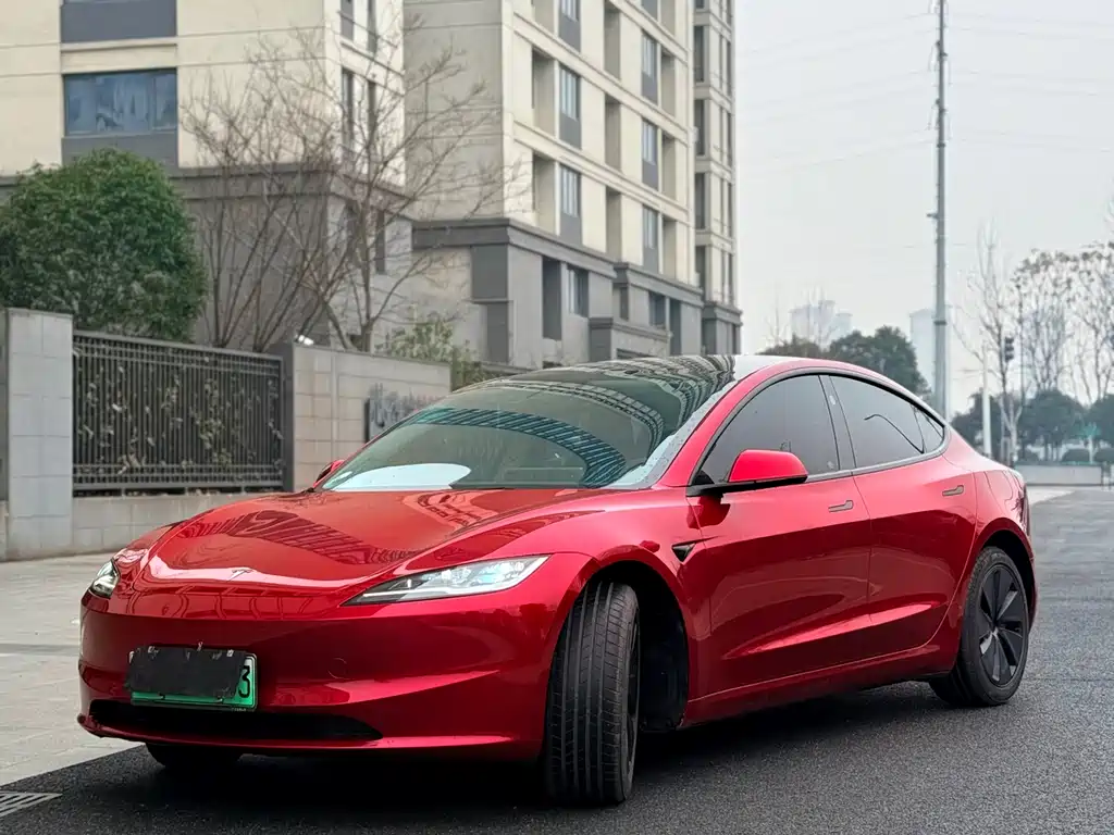 Tesla Model 3 2025
