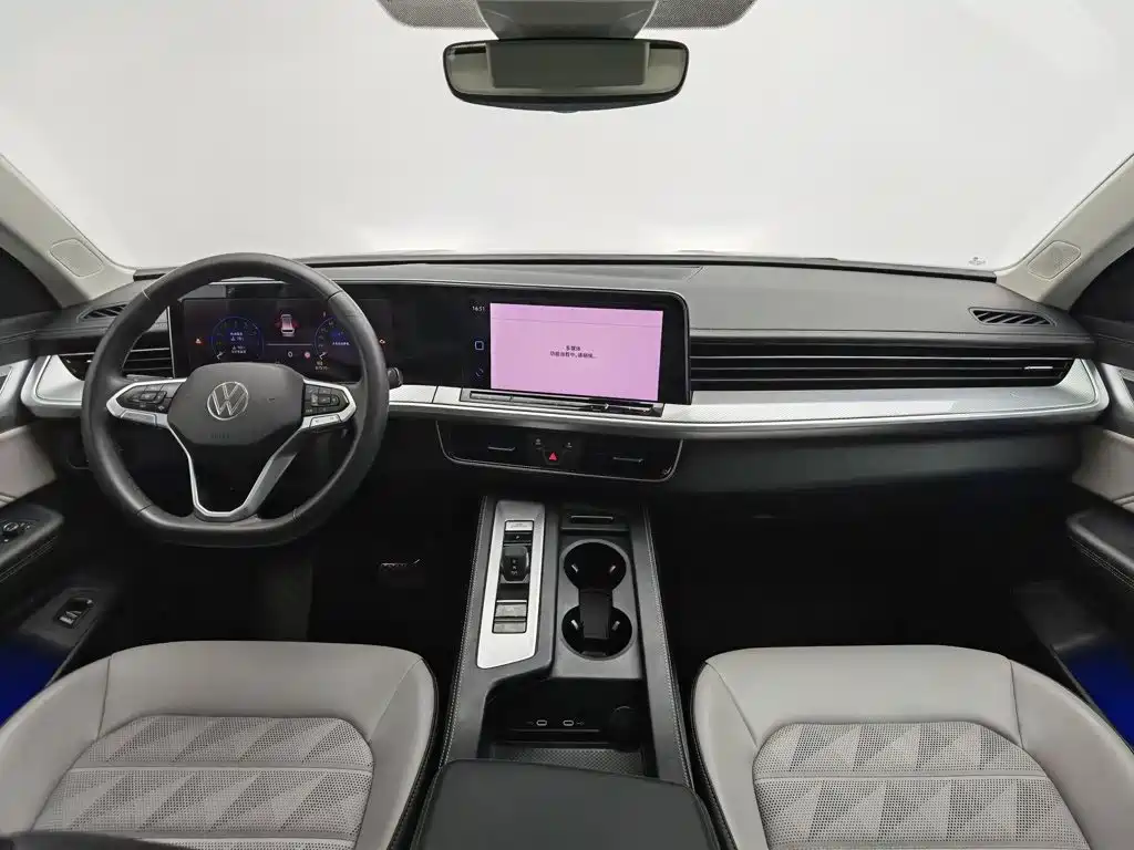 Volkswagen Tavendor 2023 330TSI Luxury