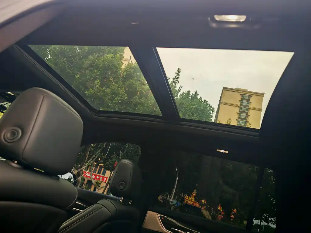 Cadillac XT6 — миниатюра 7