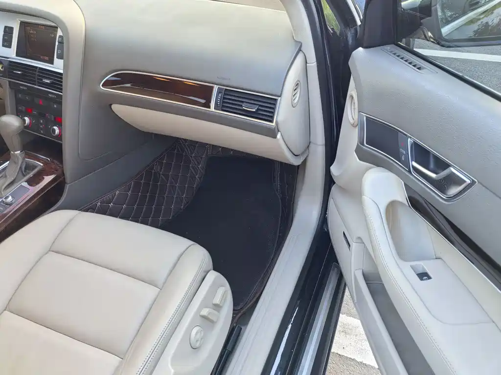 Audi A6L 2011 2.8 FSI Luxury