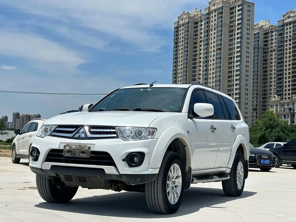 Mitsubishi Pajero Sport — миниатюра 10