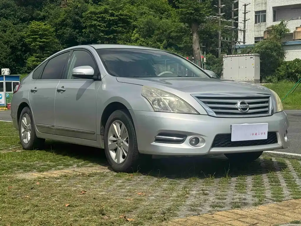 Nissan Altima 2011 2.0L XE Standard