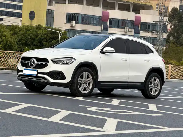 MERCEDES-BENZ GLA
