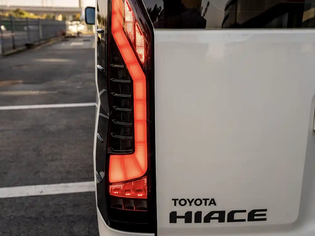 Toyota HiAce 2024 3.5L AT