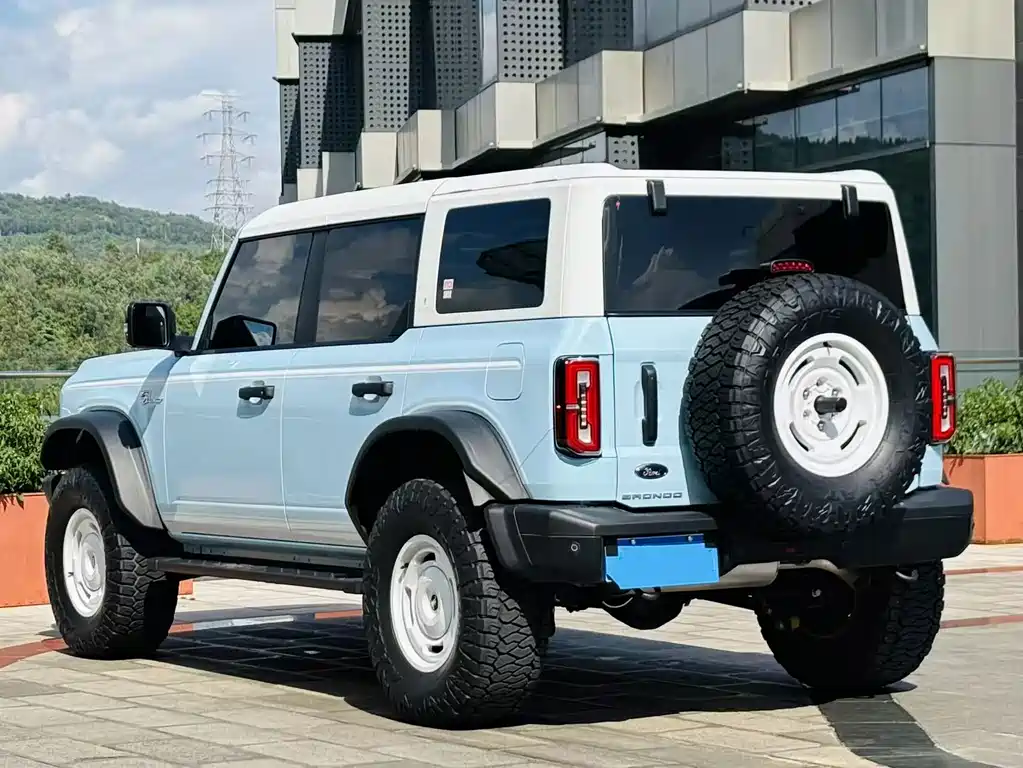 Заказать Ford Bronco 2026 года за 10 011 270 ₽  из Китая
