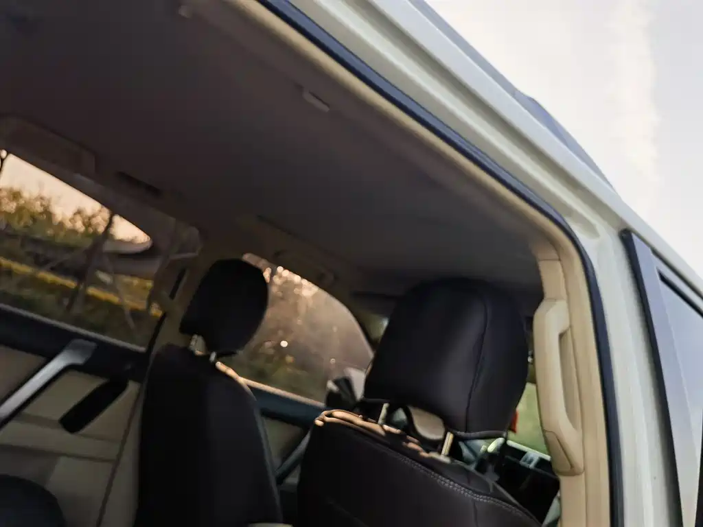 Toyota Land Cruiser Prado 2014 2.7L AT Luxury