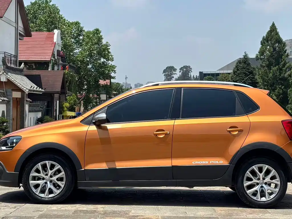 Volkswagen Polo 2018 1.5L Cross Polo AT