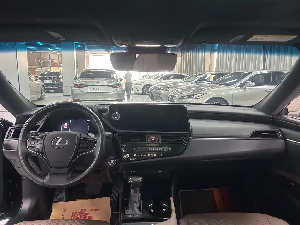 Lexus ES — миниатюра 5