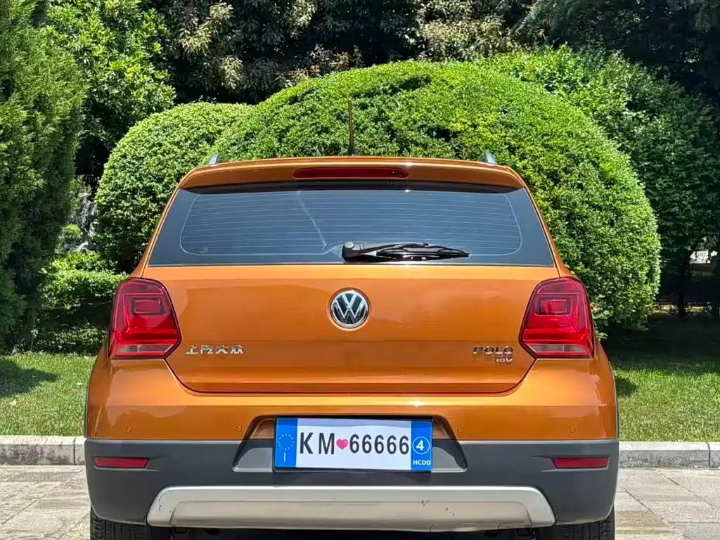 Volkswagen Polo 2018 1.5L Cross Polo AT