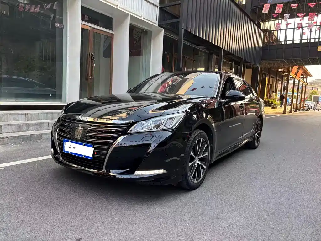 Купить Toyota Crown