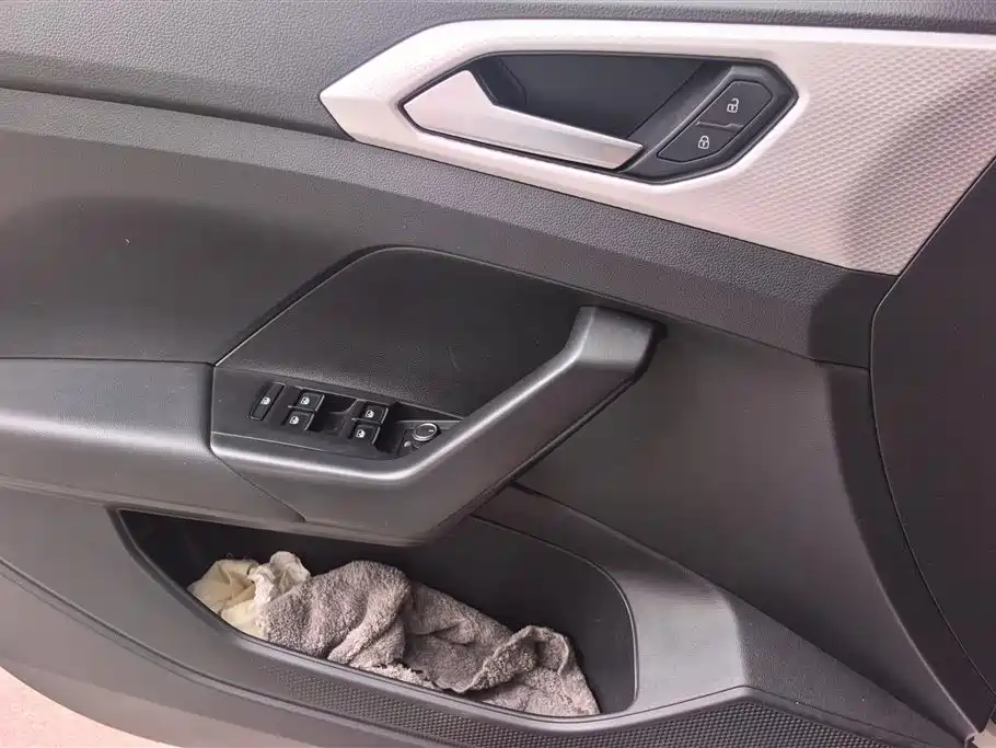 Volkswagen Tacqua 2020 1.5L AT
