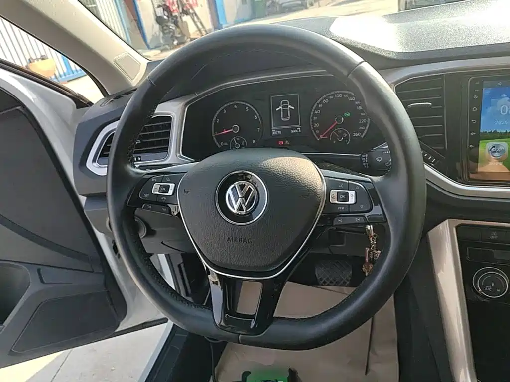 Volkswagen T-Roc — миниатюра 11