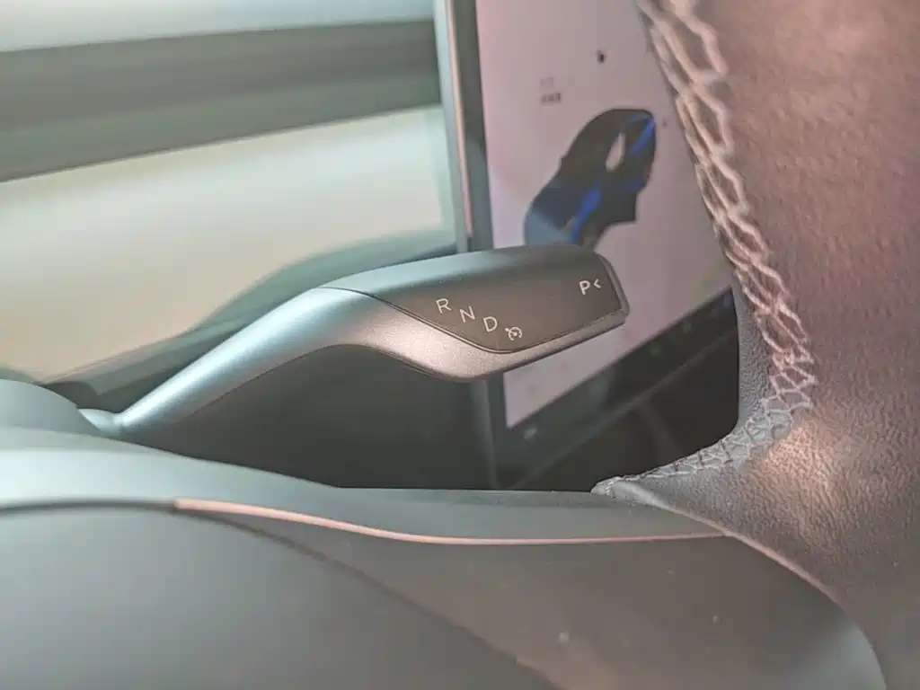 Tesla Model Y — миниатюра 14