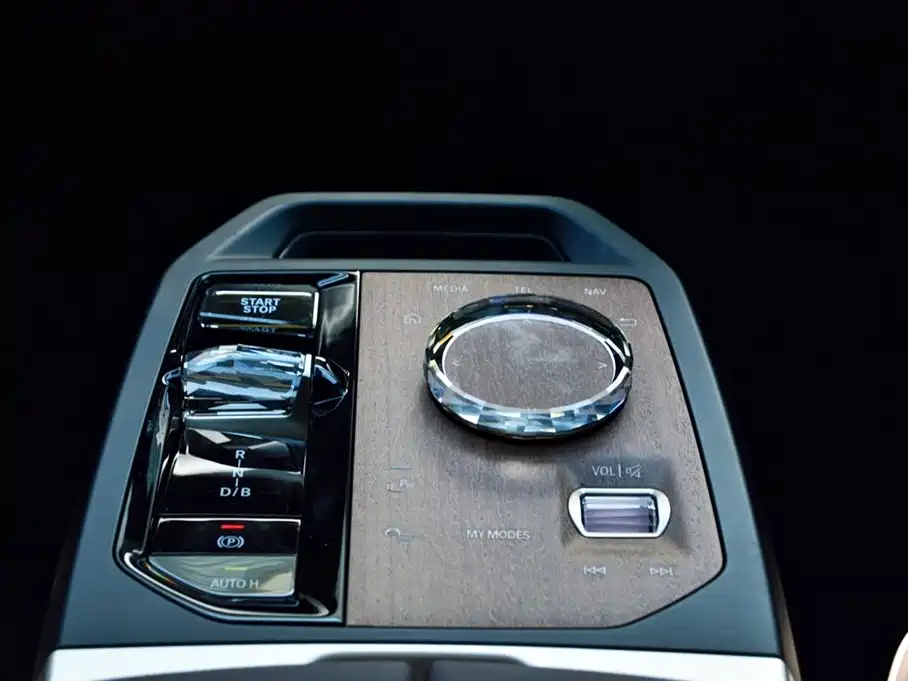 BMW iX — миниатюра 11