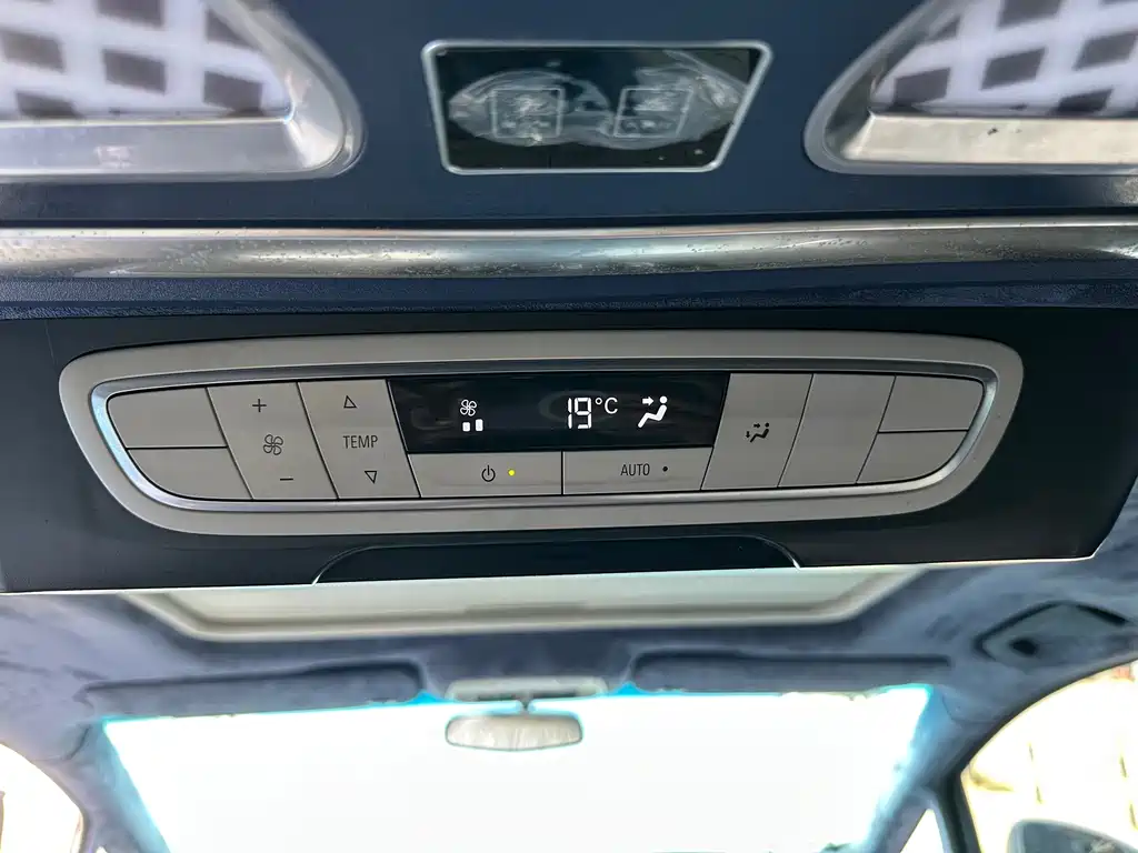 Buick GL8 — миниатюра 25