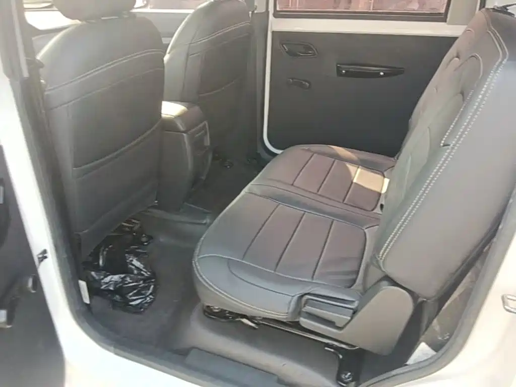 Wuling Hongguang — миниатюра 17