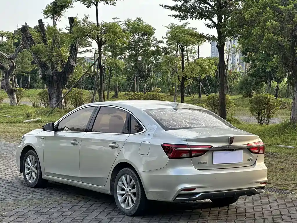 Roewe i6 New Energy — миниатюра 7