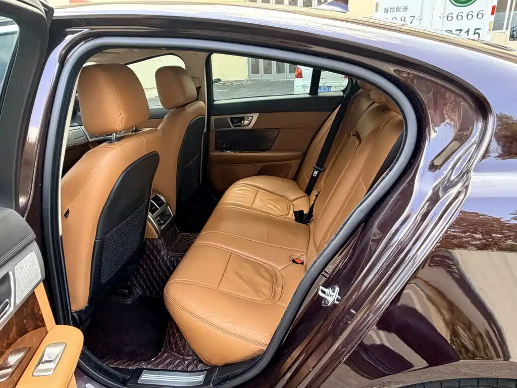 Jaguar XF — миниатюра 8