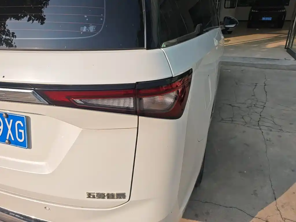Wuling Jiachen — миниатюра 8
