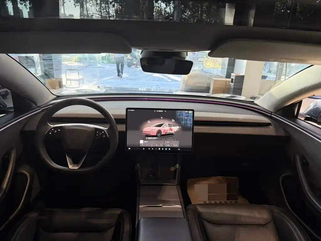 Tesla Model 3 — миниатюра 6