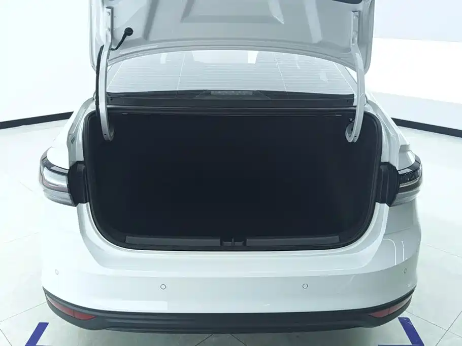 Volkswagen Lavida — миниатюра 4