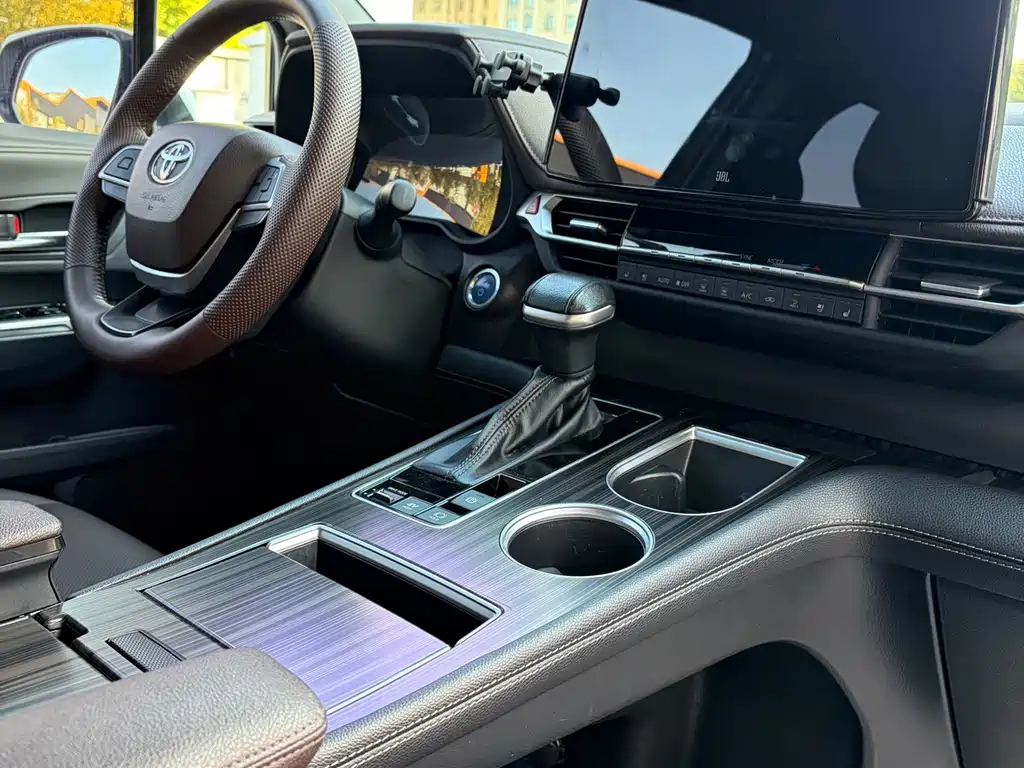 Toyota Sienna — миниатюра 9