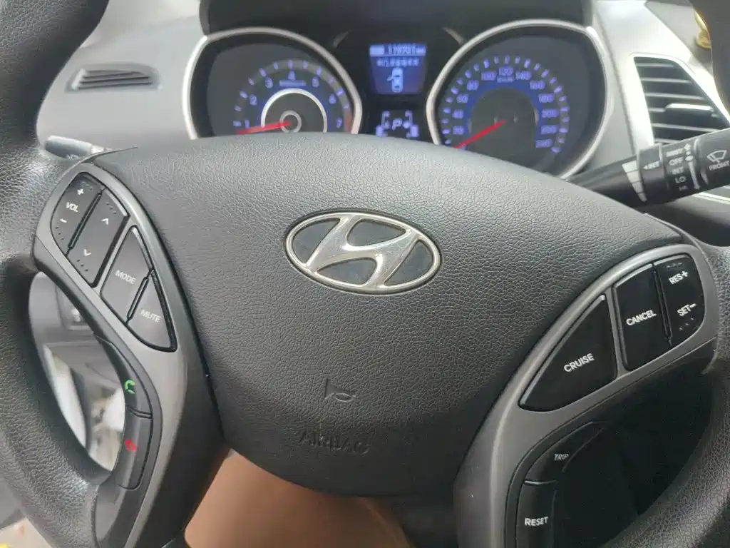 Hyundai Elantra Langdong — миниатюра 12