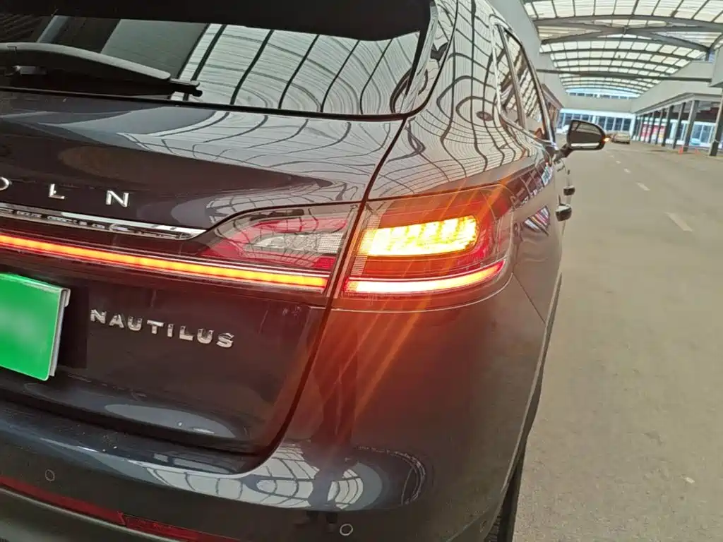 Lincoln Nautilus — миниатюра 8