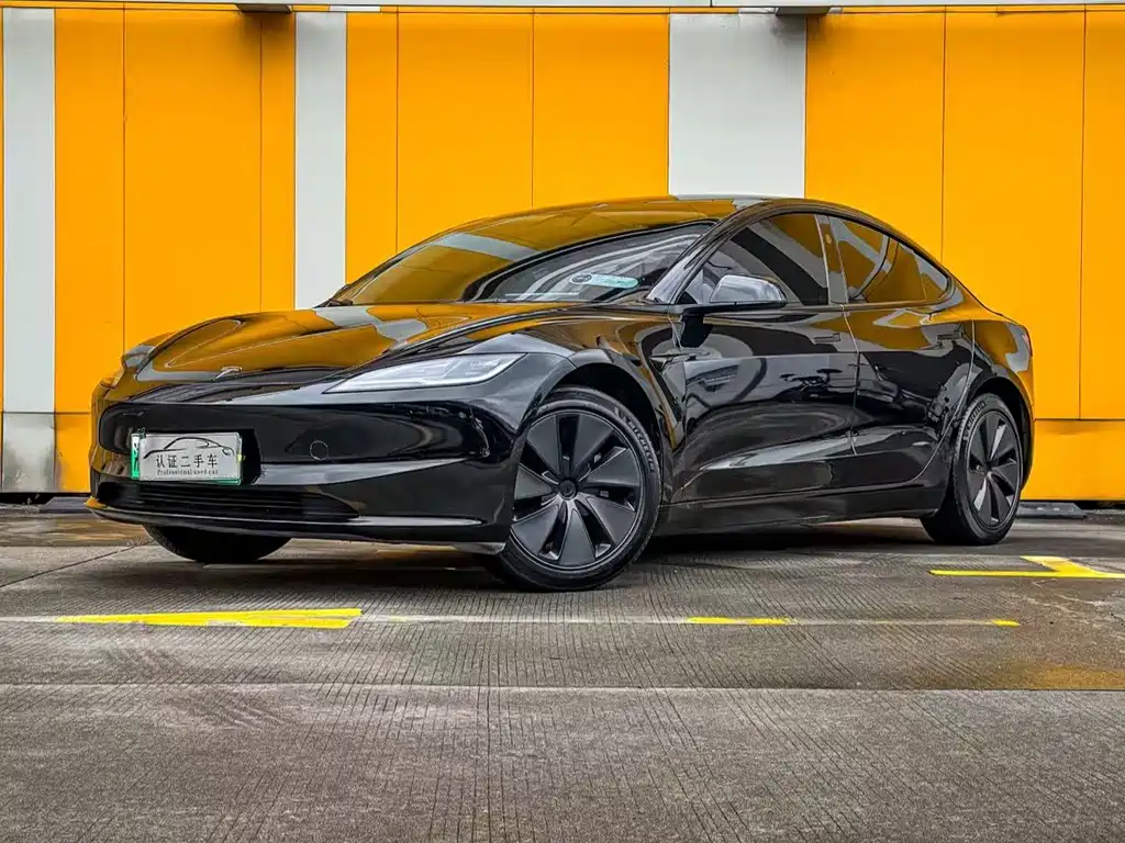 Tesla Model 3 2024