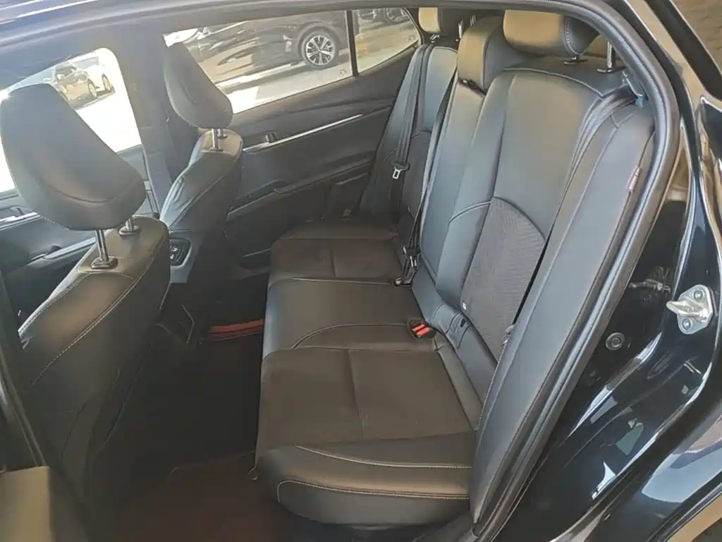 Toyota Camry — миниатюра 17