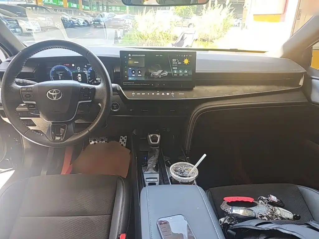 Toyota Camry — миниатюра 10