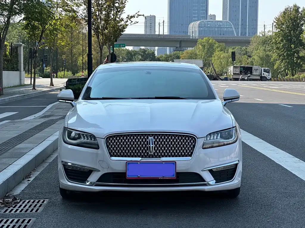 Lincoln MKZ — миниатюра 2