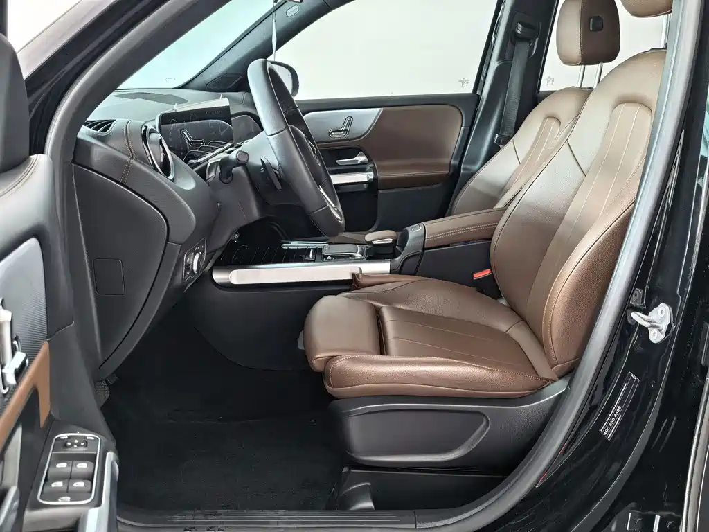 Mercedes-Benz GLB — миниатюра 12